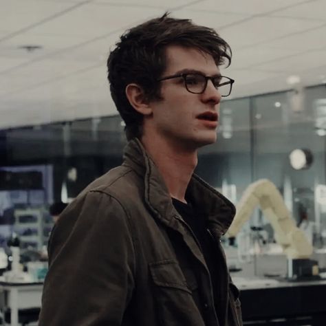 Andrew Garfield Peter Parker Icon, Andrew Garfield With Glasses, Peter Parker With Glasses, Peter Parker Aesthetic Andrew Garfield, Andrew Garfield Glasses, Boy Actors, Peter Parker Andrew Garfield, Teen Doctor, Parker Spiderman