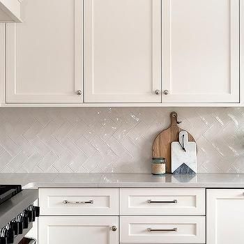 Ivory Glazed Herringbone Backsplash Tiles Ivory Kitchen Cabinets, Backsplash Options, Herringbone Tile Backsplash, Ivory Kitchen, Kabinet Dapur, Herringbone Backsplash, Kitchen Backsplash Designs, Backsplash Designs, Shaker Cabinets