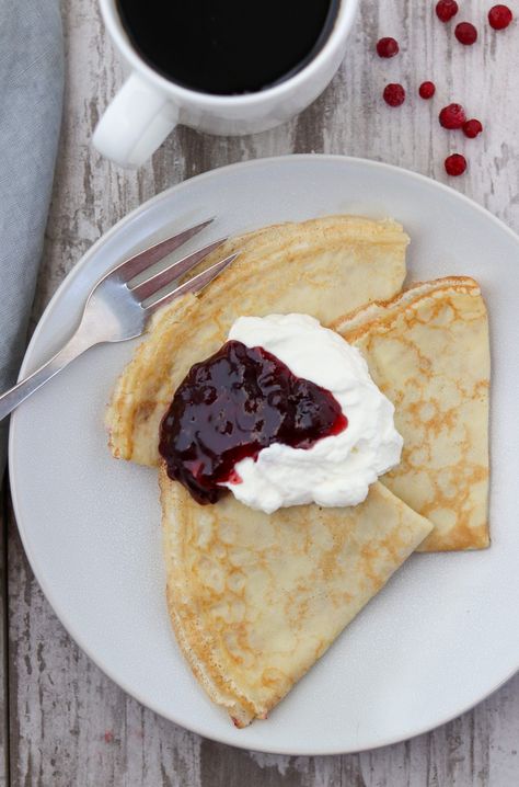 Scandinavian Breakfast, Lingonberry Recipes, Swedish Pancakes, Brunch Items, Breakfast Keto, Swedish Dishes, Scandinavian Food, Crepe Recipes, Swedish Recipes