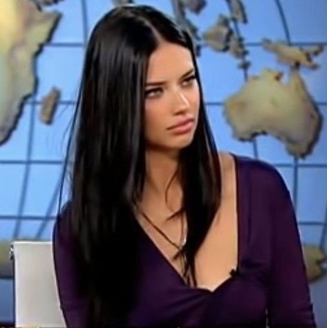 Mogged Aesthetic, Adriana Lima 00s, Adriana Lima Red Carpet, Adriana Lima Icon, Adriana Lima Hair, Adriana Lima Face, 00s Hair, 00s Models, Adriana Lima Young