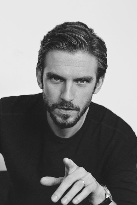 Dan Stevens shot by Bruno Staub for the cover of The Happy Reader Winter 2014. Retouched by Imag'in Productions. Dan Stevens Legion, Matthew Crawley, Dan Stevens, British Men, British Actors, Famous Faces, Man Crush, Male Beauty, Beauty And The Beast