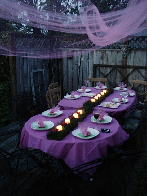 I need to plan a purple dinner party this summer Kids Witch Birthday Party, Purple Tablescape, Basic Backyard, Purple Table Settings, Baby Shower Table Set Up, Lavender Party, Wednesday Party, Table Spread, Backyard Dining