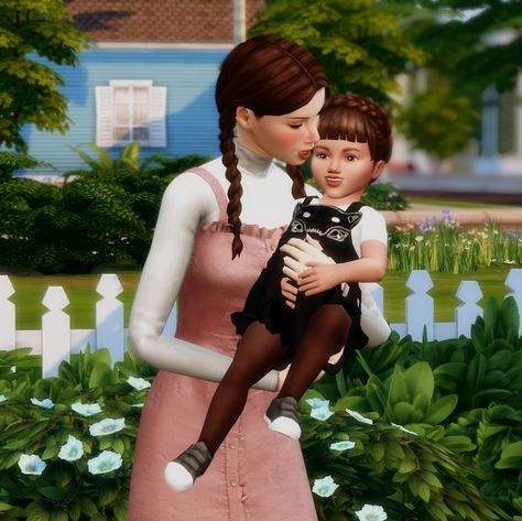 Royal Poses, Toddler Poses, Sims 4 Decades Challenge, Walking Poses, Sims 4 Family, Group Poses, Sims 4 House Design, Sims 4 Dresses, Sims 4 Toddler