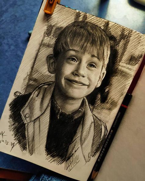 #drawing #Kevin #homealone Charcoal Art, Beauty Art Drawings, Art Painting Gallery, Arte Inspo, Arte Sketchbook, Home Alone, Guess Who, Anatomy Art, Realistic Drawings