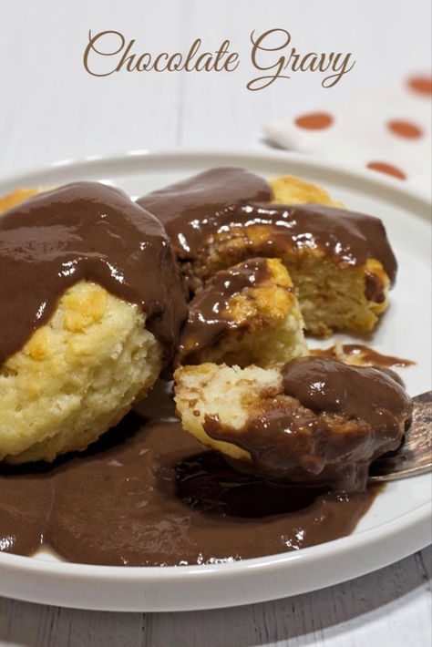 Homemade chocolate gravy poured over biscuits. Chocolate Gravy Recipe, My Country Table, Chocolate Gravy, Dessert For Breakfast, Scrumptious Food, Country Table, Chocolate Oatmeal, Black Color Hairstyles, Homemade Biscuits