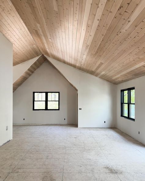 WOOD CEILING TRANSFORMATION. We had big dreams of a beautiful natural wood ceiling in the guest house but when we saw the red/orange ceiling we felt defeated. After considering our options of staining or painting we had a few samples boards made and found the perfect solution. Scroll all the way to the end for photos of the products used to achieve the lighter more natural looking wood. #woodceiling #guesthouses #vaultedceiling #naturalwood #modernrustic #rusticmodern Ceiling Transformation, Natural Wood Ceiling, Orange Ceiling, Exposed Wood Ceilings, Barndo Ideas, Downstairs Wc, Trim Ideas, Pantry Room, Plank Ceiling