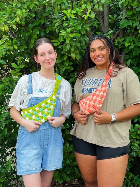 Crochet Fanny Pack, Checkered Crochet, Crochet Checkered, I Message, Fanny Pack Style, Crochet Tote Pattern, Crossbody Bag Pattern, Fanny Bag, Moms Crafts