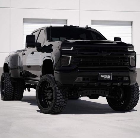 Black Trucks Aesthetic, 4 Wheel Drive Trucks, Blacked Out Bronco, Chevy Truck Lifted, Black Chevy Truck, 2021 Silverado, Modified Trucks, Black Trucks, Silverado High Country