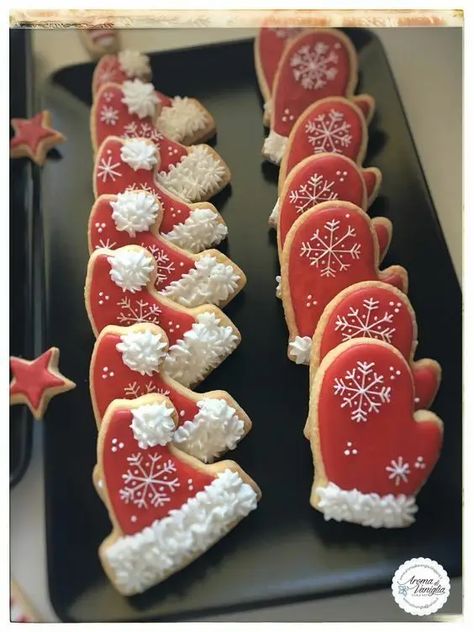 45+ Last-Minute Christmas Cookies Your Family Will Love - Delishably Christmas Sugar Cookies Decorated, Cute Christmas Cookies, Christmas Cake Pops, Chewy Sugar Cookies, Cocoa Cookies, Christmas Cookie Exchange, Spirit Guide, Xmas Cookies, Christmas Cookies Decorated