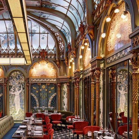 Beefbar  rue Marboeuf Paris Vibey Aesthetics, Instagrammable Restaurants, Old World Interiors, Famous Interiors, New Orleans Hotels, Restaurants In Paris, Love Cafe, Restaurant Paris, Gorgeous Interiors