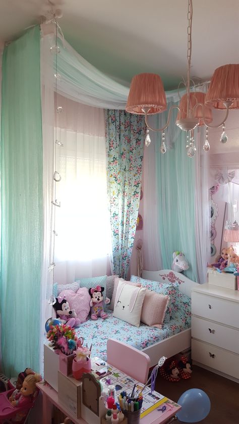 My daughter marilia's room Decorating Daughters Room, Mom And Daughter Room Sharing Ideas, Curtains Bed, Girl Bathrooms, Girly Room, Room Color Schemes, Cute Bedroom Decor, Daughters Room