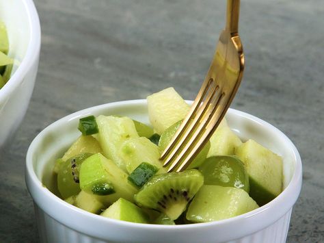 All green everything—that’s the theme of this vibrant, eye-catching fruit salad. Honeydew melon, Granny Smith apples, Bartlett pears,... Green Fruit Salad, Green Everything, Bartlett Pears, Honeydew Melon, Fruit Salad Recipes, Green Fruit, Green Grapes, Granny Smith Apples, Granny Smith