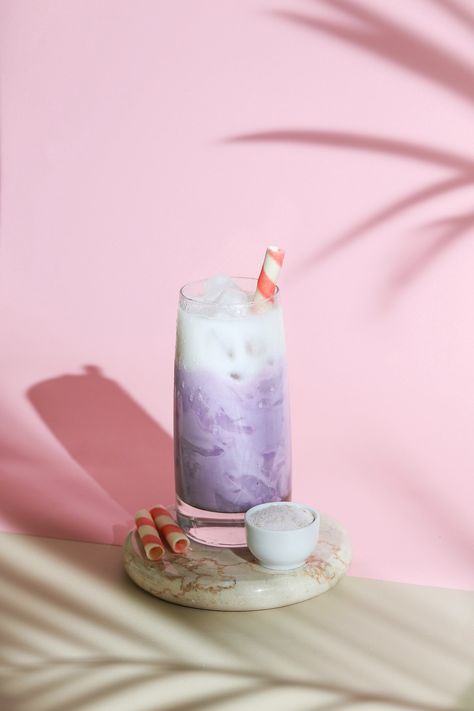 What Does Taro Taste Like? - My Vegan Minimalist Taro Benefits, Taro Drink, Taro Smoothie, Taro Bubble Tea, Taro Boba, Vegan Minimalist, Bubble Boba, Taro Root, Boba Pearls