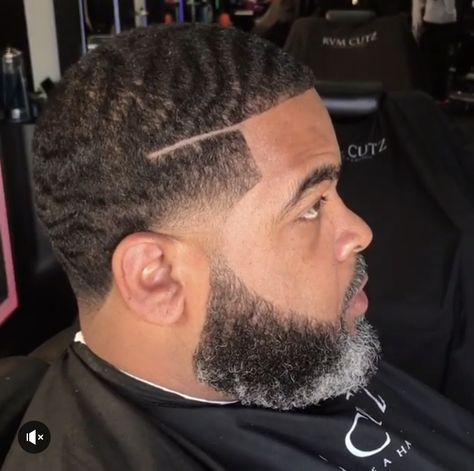 Blackman Hairstyle, Blackmen's Haircuts, Low Taper Fade Haircut, Black Boys Haircuts, Curly Hair Fade, New Year Hairstyle, Black Beard, Black Men Beards, Best Beard Styles