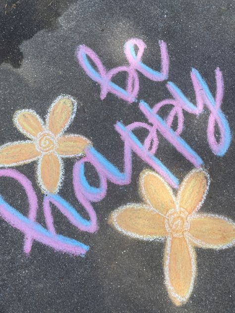 Chalk Fence Art, Chalk Summer Art, Inspiring Chalk Art, Summer Sidewalk Chalk Art, Easter Chalkboard Art, Chalk Inspiration, Chalk Flowers, Sidewalk Chalk Art Ideas, Fun Chalk Art