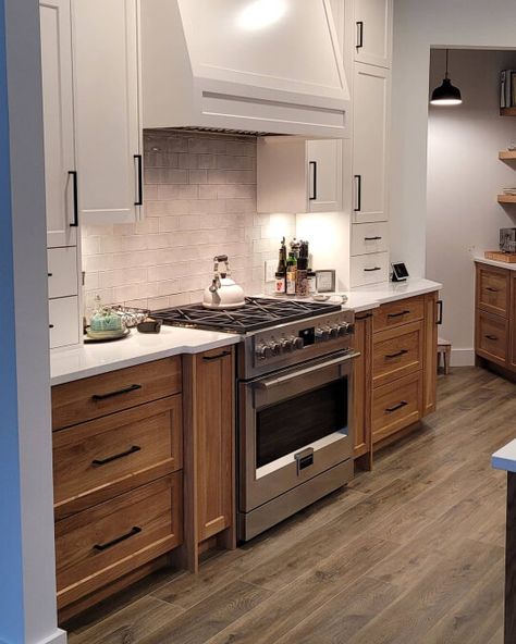 White Stain Cabinets Kitchen, White And Wood Two Tone Kitchen, White Down Cabinets, Wooden And White Kitchen Cabinets, Kitchen Ideas White Shaker Cabinets, Two Tone Kitchen Wood And White, Stained Lower Cabinets Painted Uppers, Backsplash For Two Toned Cabinets, Historic Modern Kitchen