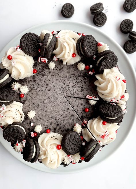 Oreo Christmas Cake, Peppermint Oreo Dessert, Peppermint Oreo Cheesecake, Oreo Peppermint Cheesecake, Oreo Christmas Cheesecake, Modern Christmas Cake, December Cake, Cake Flavors And Fillings, Christmas Baking Ideas