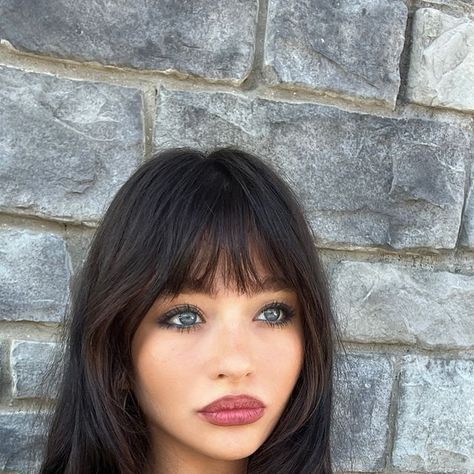 🌷•MALINA•🌷 on Instagram: "Dark July🐈‍⬛" Malina Weissman, Malina Weissman Makeup Tutorial, Malina Weissman Makeup, Malina Weissman Aesthetic, Minimal Dark Feminine Makeup, Malina Weissman Photoshoot, 60s Editorial, Malina Weissman Violet Baudelaire, Malina Weisman