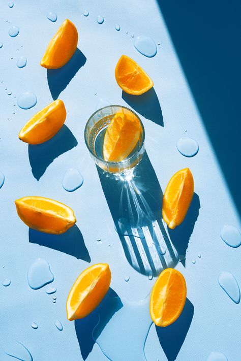 Lemonade lemon blue water drops Hardlight Food Photography, Beverage Photography Ideas, Macro Food Photography, Photography Elements, Orange Drinks, Glass Photography, Perspective Photography, Drink Photo, Fruit Photography