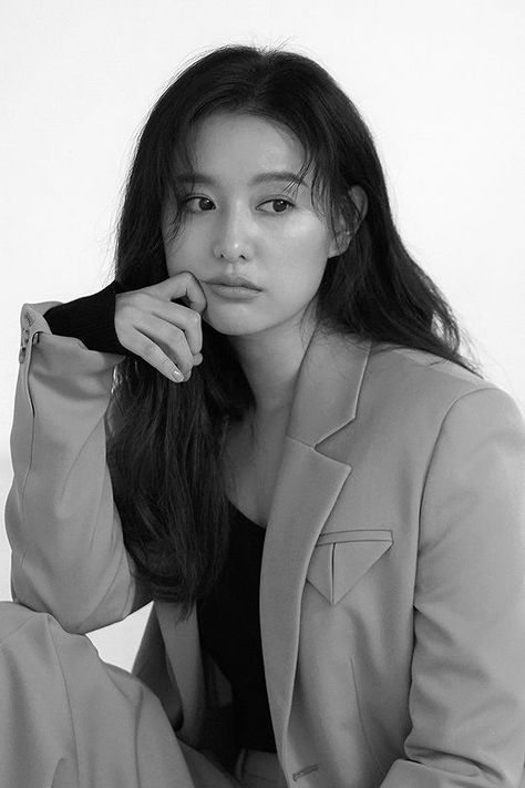 Kim Ji Won Aesthetic, Kim Ji Won Girlfriend Material, Kim Ji Won Instagram, Kdrama Actress, Kim Jiwon, Elle Korea, Drama Actors, Actress Wallpaper, K Fashion