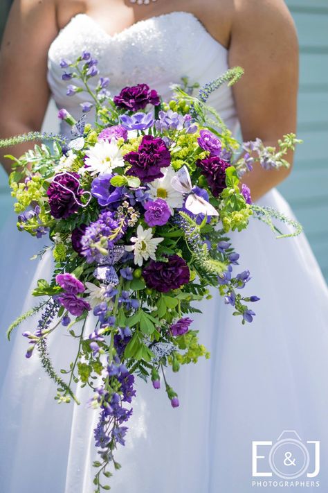 Cascade bouquet spring flowers Bouquet Spring Flowers, Purple Flower Bouquet, Prom Bouquet, Jade Wedding, Flowers Images, Beautiful Flowers Images, Bridal Bouquet Flowers, Purple Bouquet, Bride Bouquet