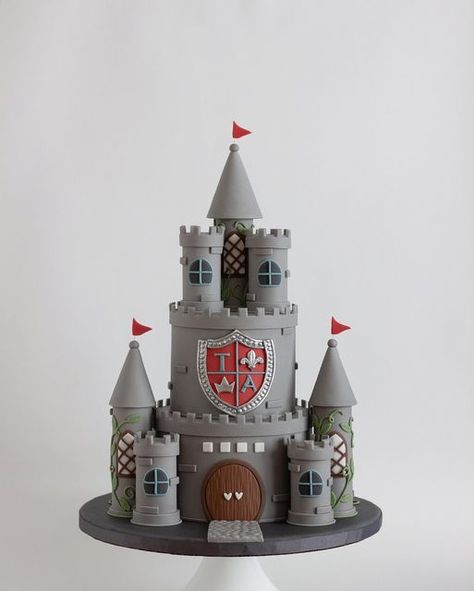 misobakes on Instagram: "[Medieval Castle Cake] For Sir Troy + Theon and Princess Anais. With @balloonique_designs. #misobakes" Knights Birthday Cake, Medieval Castle Cake, Harry Potter Castle Cake, Castle Cake Ideas, Medieval Cake, Castle Cupcakes, Medieval Birthday, Knight Cake, Knight Birthday