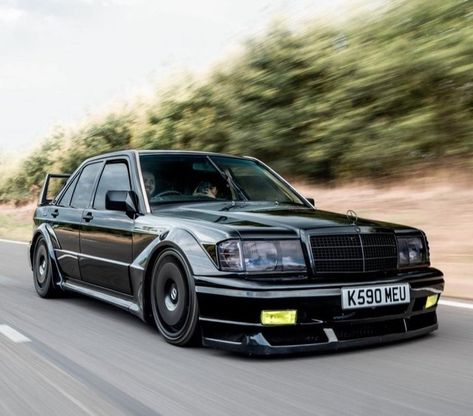 Mercedes Benz 90s, W202 Mercedes, Mercedes 500e, 190e Evo, Mercedes W201, Mercedes 190e, Mercedes Benz Wallpaper, Benz 190e, Old Mercedes