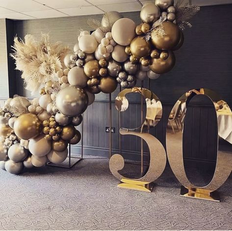 Birthday Event Ideas, Gold Theme Birthday, 40th Birthday Themes, Gold Theme Party, 30th Birthday Themes, 60th Birthday Party Decorations, 40th Birthday Party Decorations, 50th Birthday Party Decorations, Deco Champetre