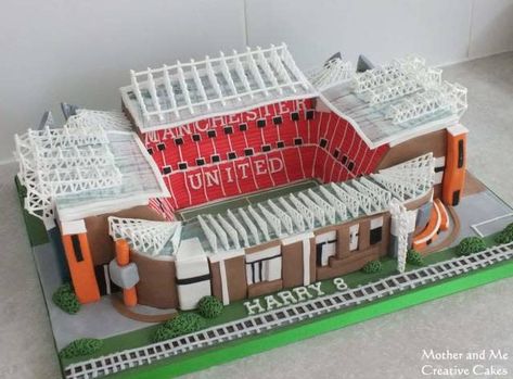 Old Trafford Stadium - cake by Mother and Me Creative Cakes - CakesDecor Manchester Cake Topper Printable, Manchester United Theme Cake, Manchester Cake Birthdays, Manchester United Cake, Stadium Cake, Basketball Stadium, Old Trafford Stadium, Manchester United Old Trafford, Basketball Cake