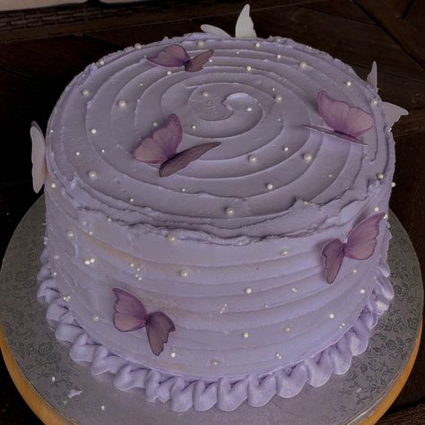 Purple Cake Butterfly, Pasteles Aesthetic, 26 Birthday Cake, Butterfly Birthday Cake, Queens Birthday Cake, Purple Butterfly Cake, 19th Birthday Cakes, Cake Designs For Girl, Purple Cakes Birthday