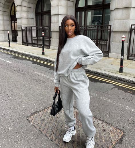 Grey Sweatsuit, Grey Tracksuit, Two Piece Pants Set, Loose Outfit, Casual Sets, Casual Street Style, Casual Streetwear, Black Casual, Womens Fashion Casual