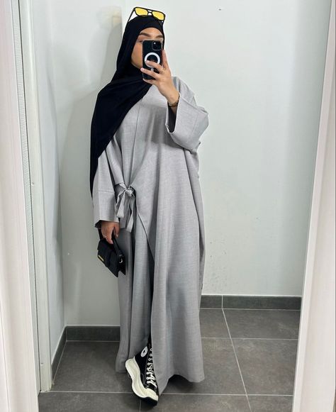 Abaya With Converse, Malizia Hijab, Grey Abaya Outfit, Abaya With Sneakers, Sketched Outfits, Outfit Palette, Outfit Voile, Abaya Fits, Grey Abaya