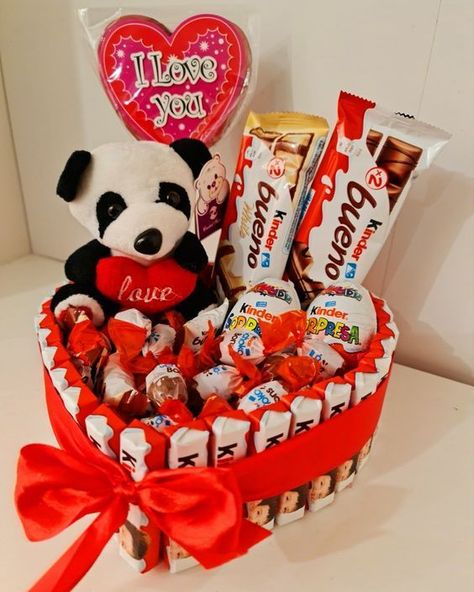 Ideas para regalar chocolates este San Valentín Gift Basket, Chocolates, Valentine's Day, Valentines, Candy