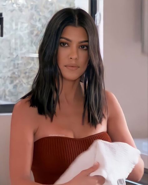 Kardashian Long Hair, Kourtney Kardashian Hair, Brown Hair Inspiration, Kardashian Hair, Josie Maran, Hair Inspiration Short, Kardashian Style, Kardashian Jenner, Kourtney Kardashian