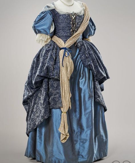 17th Century Fashion Women, 17th Century Gown, Baroque Gown, 1660s Fashion, 17th Century Dress, 16th Century Fashion, Baroque Dress, 17th Century Fashion, Rococo Fashion