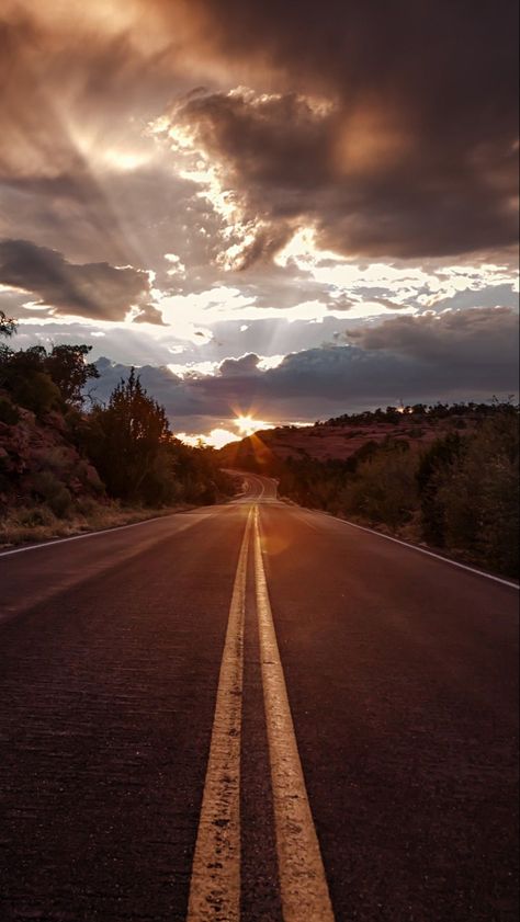 Open Road Aesthetic, Road Aesthetic, Blowin' In The Wind, Beautiful Roads, Best Night Of My Life, Long Road Trip, Road Adventure, Landscape Photography Nature, Natural Background