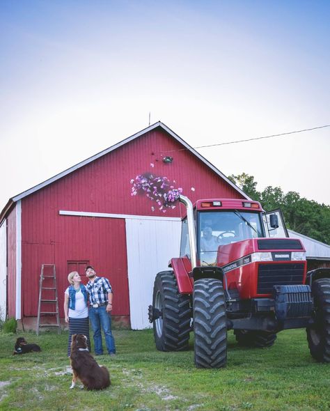 It's a girl! Gender reveal with confetti and tractor on the family farm! Gender Reveal Farm Ideas, Farming Gender Reveal Ideas, Tractor Gender Reveal Ideas, Tractor Gender Reveal, Farmer Gender Reveal Ideas, Gender Reveal Farm Theme, Farm Gender Reveal Ideas, Farm Gender Reveal, Country Gender Reveal