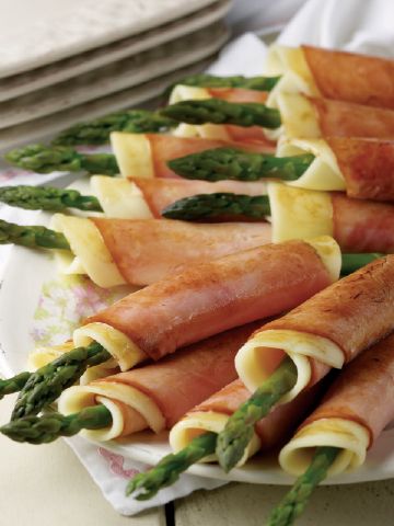 Ham-Wrapped Asparagus Spears Ham Wrapped Asparagus, Asparagus Appetizer, Asparagus Rolls, Ham Wraps, Asparagus Wraps, Recipe Organizer, Wrapped Asparagus, Cheese Wrap, Fresh Asparagus