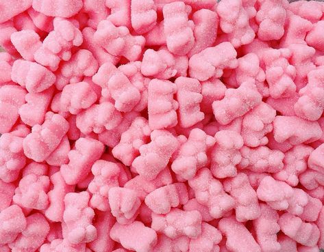 Wow pink gummy bears 😋 Pink Gummy Bears, Wallpers Pink, Bear Aesthetic, Pink Snacks, Pink Sweets, Soft Pink Theme, Baby Pink Aesthetic, Pink Foods, Pastel Pink Aesthetic