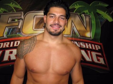 Still sexy as hell with short hair Romans 2, Roman Reigns Smile, Roman Reigns Shirtless, Roman Reigns Wwe Champion, Joe Anoaʻi, The Shield Wwe, Wwe Superstar Roman Reigns, Black Girls With Tattoos, Wwe Roman Reigns