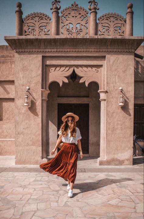 Dubai Vacation Outfits, Dubai Travel Outfit, Desert Outfit Ideas Dubai, Desert Outfit Ideas, Dubai Ootd, Versace Hotel, Dubai Outfits Ideas, Dubai Outfit, Desert Outfit