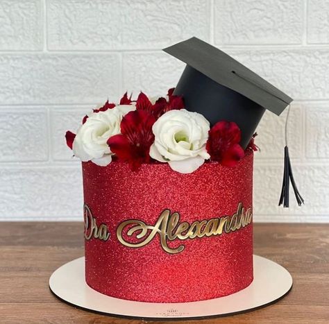 Burgundy Graduation Cake, Congratulations Cake, Cake Backdrops, Mexican Invitations, Graduation Treats, Diy Wood Stove, Graduation Party Cake, Graduation Cake, 14th Birthday