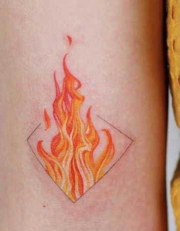 Tattoo Mini, Ear Tattoo Ideas, Sign Tattoo, Fire Drawing, Ear Tattoos, Fire Tattoo, World Wide Web, Feather Tattoos, Fire Signs