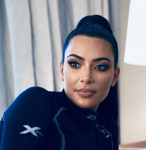 Kim kardashian makeup look and high ponytail Kim Kardashian High Ponytail, Kim Kardashian Hair Long, Kardashian Ponytail, Kim Kardashian Ponytail, Hair Long Ponytail, Kim Kardashian Makeup Looks, Kardashian Makeup, Kim Kardashian Makeup, Kim Kardashian Hair