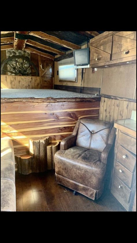 Living Quarters Horse Trailer Ideas, Horse Trailer Weekender Interior Ideas, Horse Trailer Interior, Horse Trailer Interior Remodel, Living Quarters Horse Trailer, Trailer Renovation, Horse Trailer Living Quarters, Camper Reno, Trailer Conversion