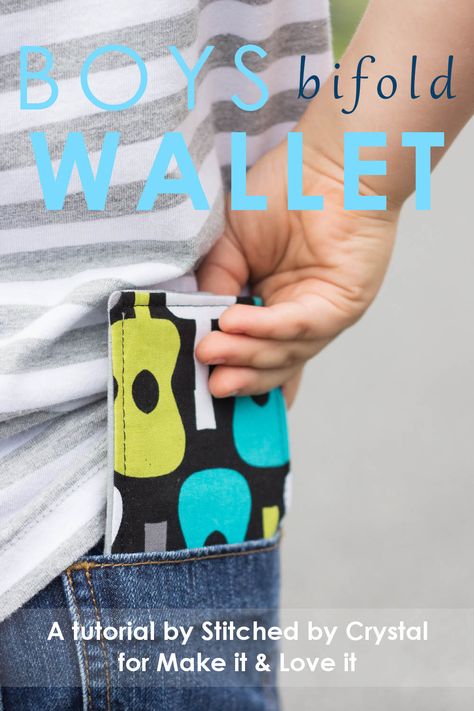 DIY Boys (or girls) Bi-fold Fabric Wallet | via Make It and Love It Diy Sac Pochette, Tips Menjahit, Holiday Hand Towels, Boy Sewing, Fabric Wallet, Fabric Purses, Sewing Projects For Kids, My Sewing Room, Sewing Projects For Beginners