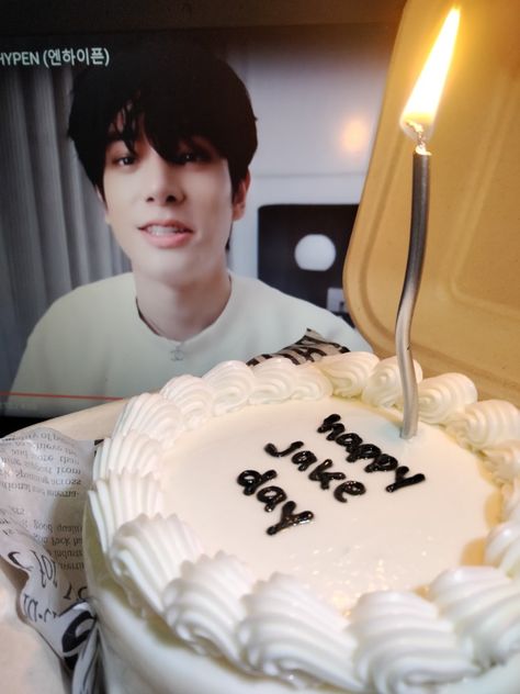 Jake Cake, Jake Enhypen, Enhypen Jake, Happy Birthday Cakes, Yummy Food Dessert, Kpop Wallpaper, Happy Day, Dessert Recipes, Birthday Cake