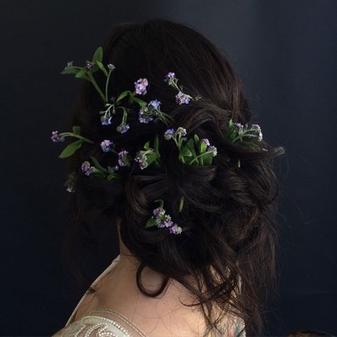 bees like honey - by _ciara_richardson http://ift.tt/1FNF8kU Dainty Hairstyles, Sharra Arryn, Skeleton Queen, Ethereal Hair, Seelie Court, Margaery Tyrell, Flowers In Her Hair, Fantasy Magic, Hair Reference