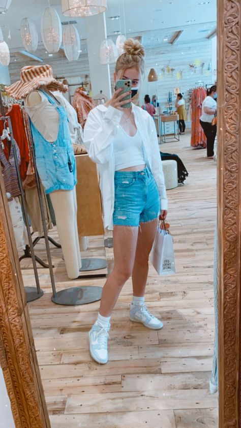 Nike Dunk Summer Outfit, Summer Outfits With Dunks, High Dunks Outfit, Styling Nike Dunks, Oversized Button Down Outfit, Airforce 1 Outfit Women, Sporty Cute Outfits, Dunk High Outfit, Airforce 1 Outfit