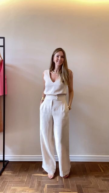 Palazzo Beige Outfit, Vestido Blanco Outfit, Pantalon Blanco Outfit, Dress Pants Outfits, White Chic, Work Looks, Looks Chic, Little White Dresses, Jumpsuit Fashion